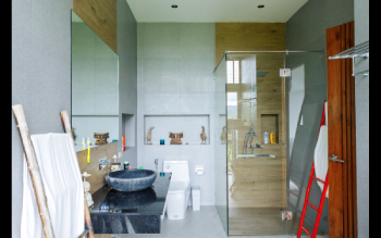 Contemporary Bathroom in the Second Bedroom